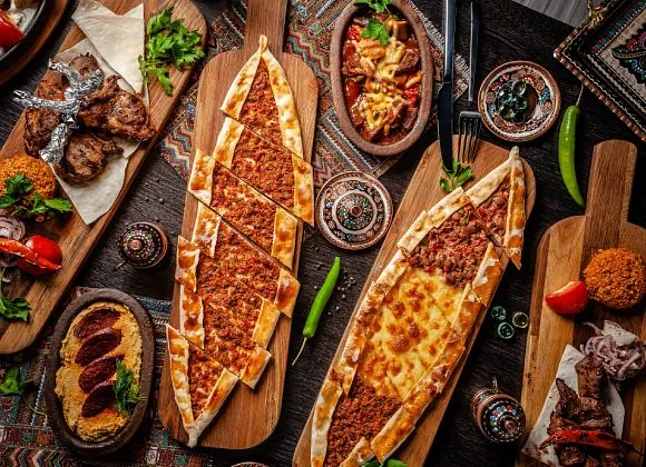 Assiette variée de plats turcs